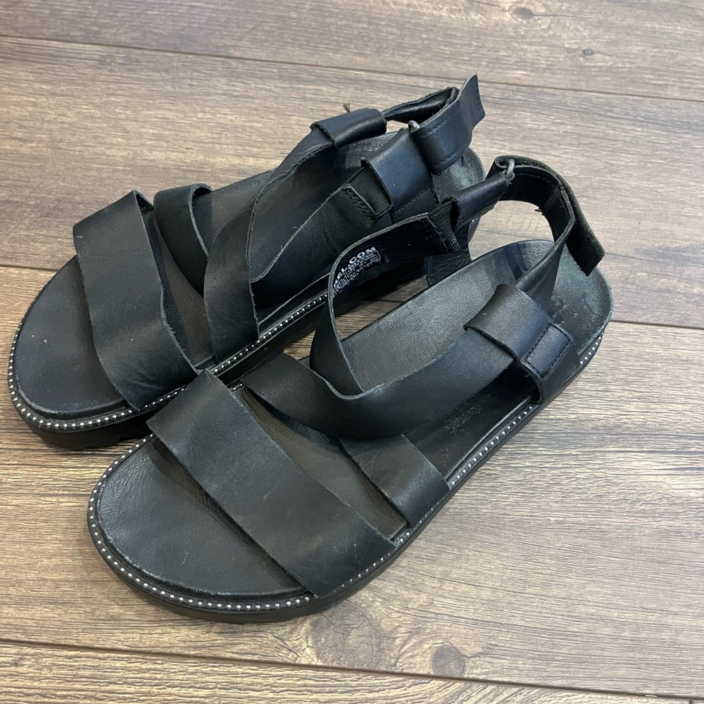 Sorel Black Leather Strappy Sandals – Size 7.5
